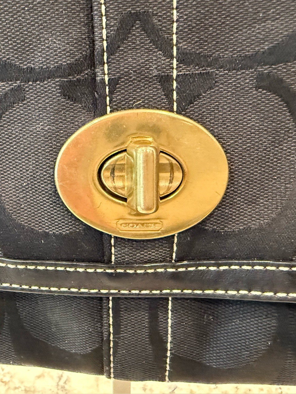 Coach EUC Black Signature Turn-Lock Shoulder Bag - Picture 3 of 8